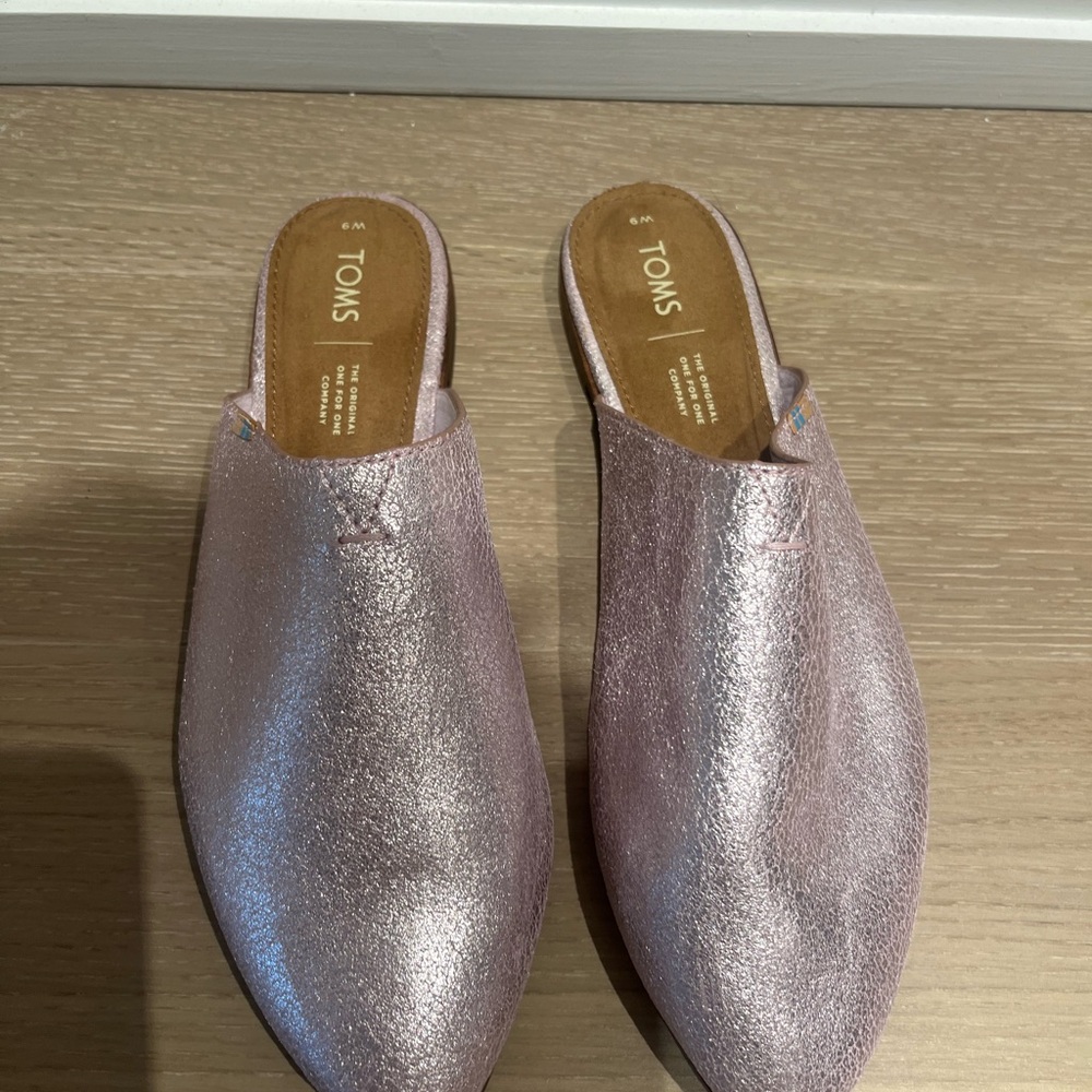 Toms slip on women’s size 9
